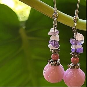 NEW + DISCOUNT SHIP 📦 Silver & Polished Gem Earrings 💜💗🩶